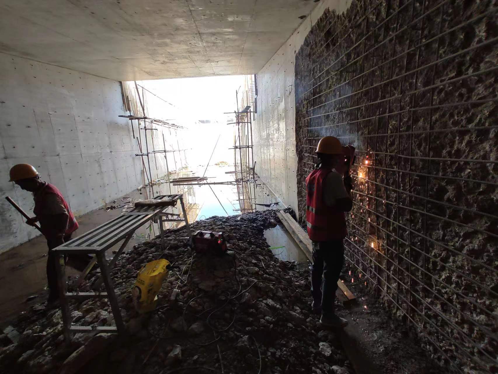 泰州挖断承重墙导致楼体开裂，加固施工方案出炉